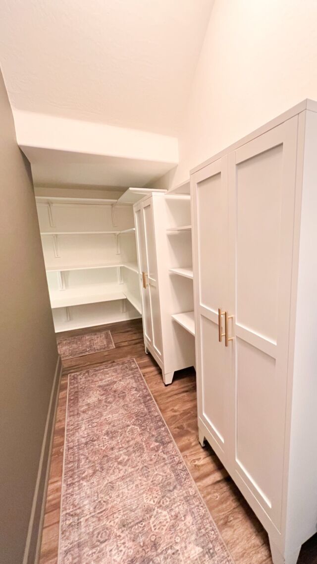 This is what closet dreams are made of! 🤭

This is one of my favorite DIY’s from 2024! I wanted a space that I could have all my decor organized and mostly on display making it easier to restyle spaces. Also, if you’re like me if I can’t see what I have it doesn’t exist! 😂

This was a pretty beginner friendly DIY that honestly anyone could do! 😊

♡ Kimberly 

✨Comment - SHOP- for the link 🔗 to your DM! [make sure you’re following before commenting for link to deliver] 

Or

✨Tap the link 🔗 in my bio to shop the items I used to create this space!

.
.
.
.
.
.
.
#easydiyproject #homedecordiy #closetinsporation #closetorganization #closetideas #ltk #amazonfinds #vintagestyle #homeinspirations #neutralhomesofinsta #closetdiy #closetdiymakeover #asimplycuratedhome